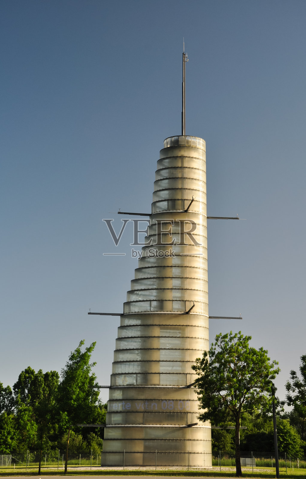 德国慕尼黑附近Garching的气象塔照片摄影图片