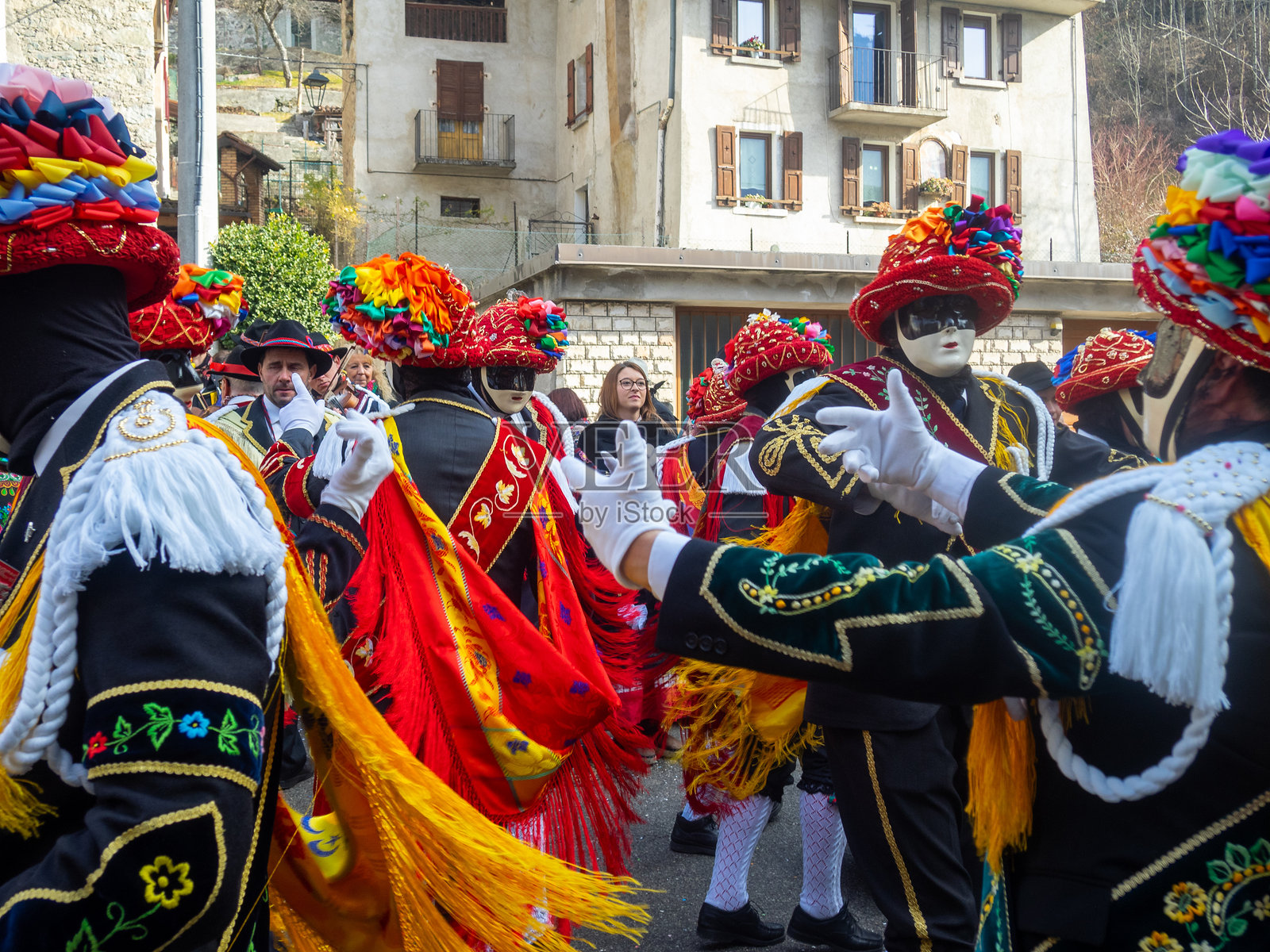 巴戈利诺狂欢节传统舞者(balari)照片摄影图片