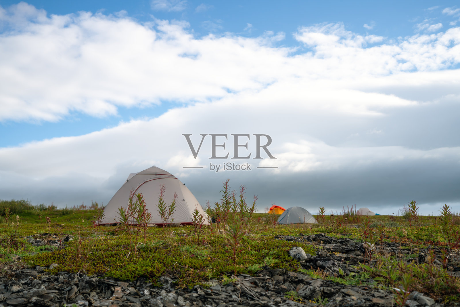 日落时分在旅游营地的徒步帐篷照片摄影图片