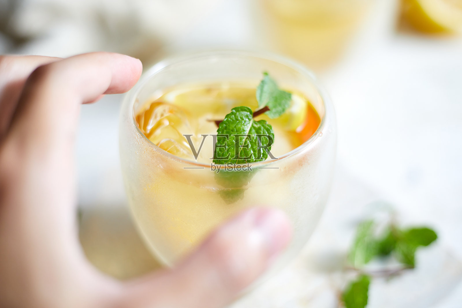 自制柠檬冰桃茶照片摄影图片