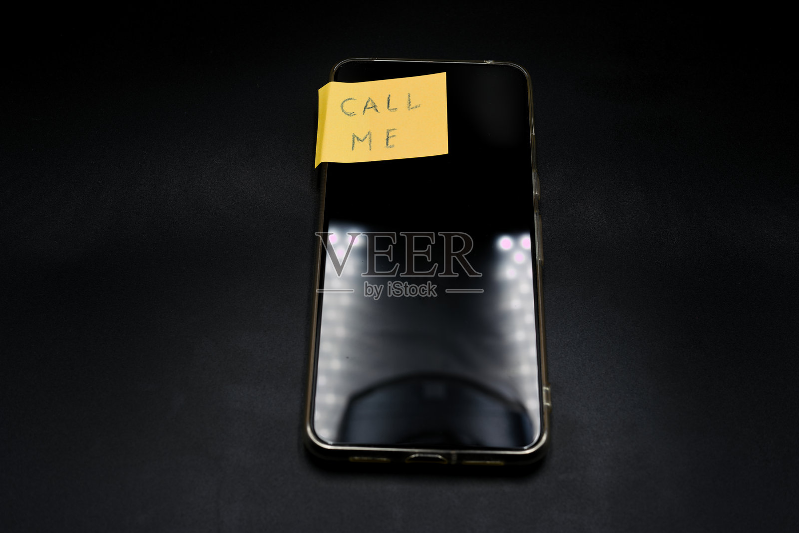 手机，手机，便利贴，信息，背景，黑色，科技，设备，特写，不干胶，照片摄影图片