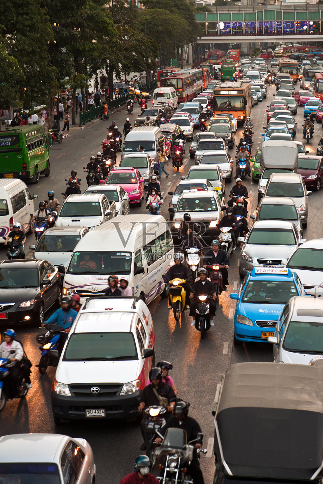 下午曼谷的主要道路交通堵塞照片摄影图片