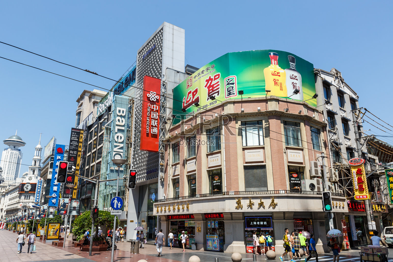 中国上海南京路的商业街照片摄影图片