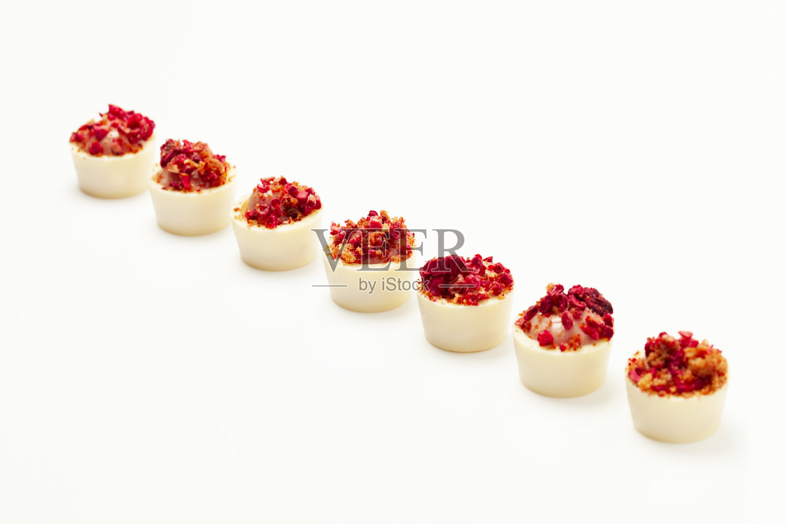 覆盆子夏洛特传递糖果照片摄影图片