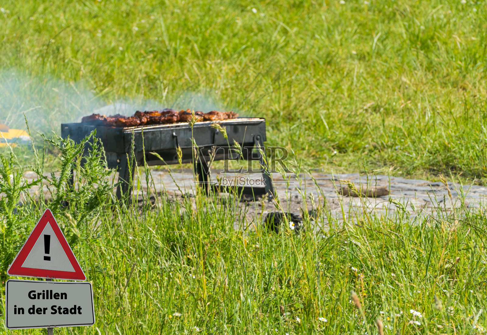 城市烧烤标志德语“Grillen in der Stadt”照片摄影图片