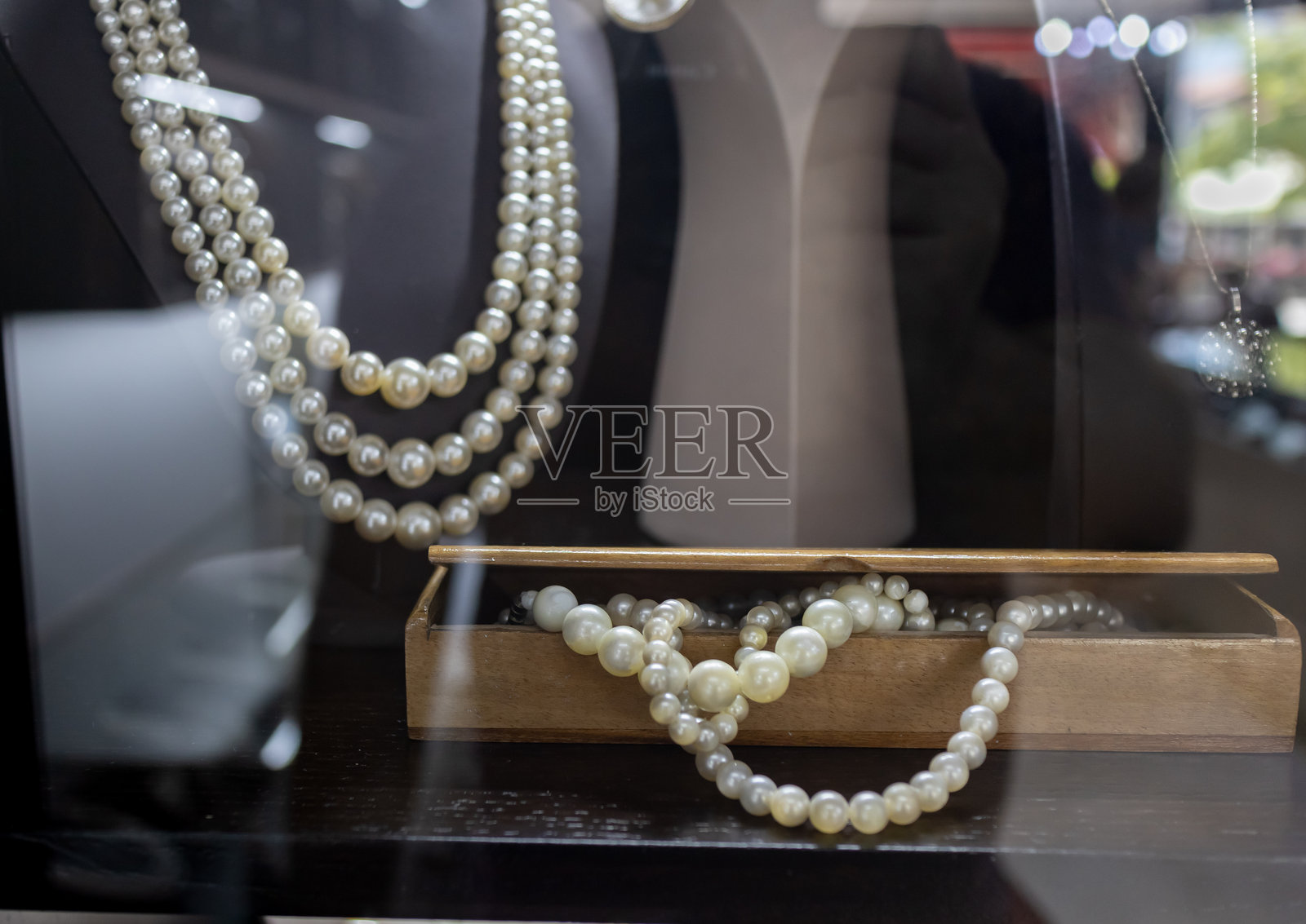 在马其顿的奥赫里德湖发现了用珍珠制成的珠宝。常被用作纪念品，是奥赫里德的典型标志照片摄影图片