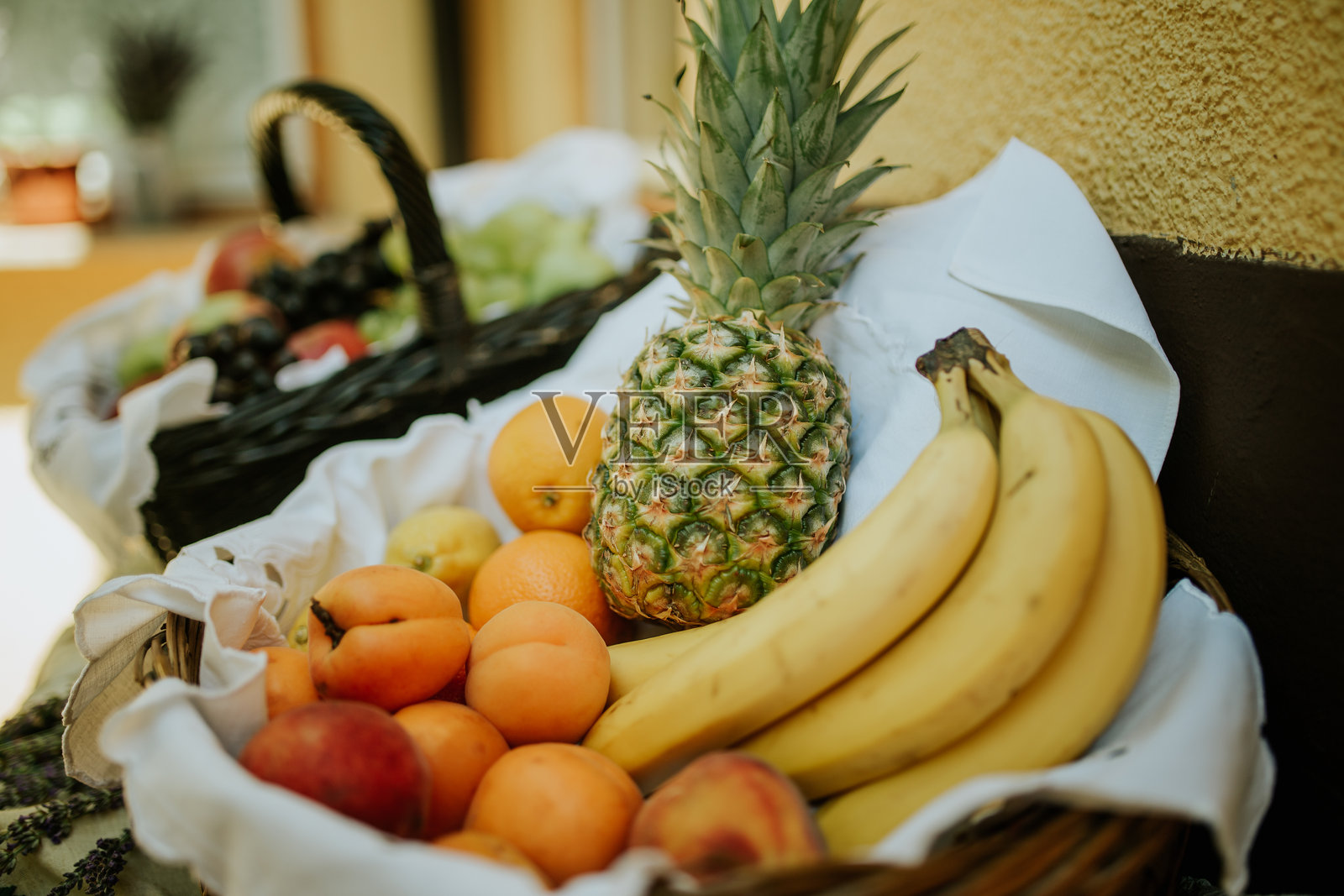 彩色果篮布置照片摄影图片