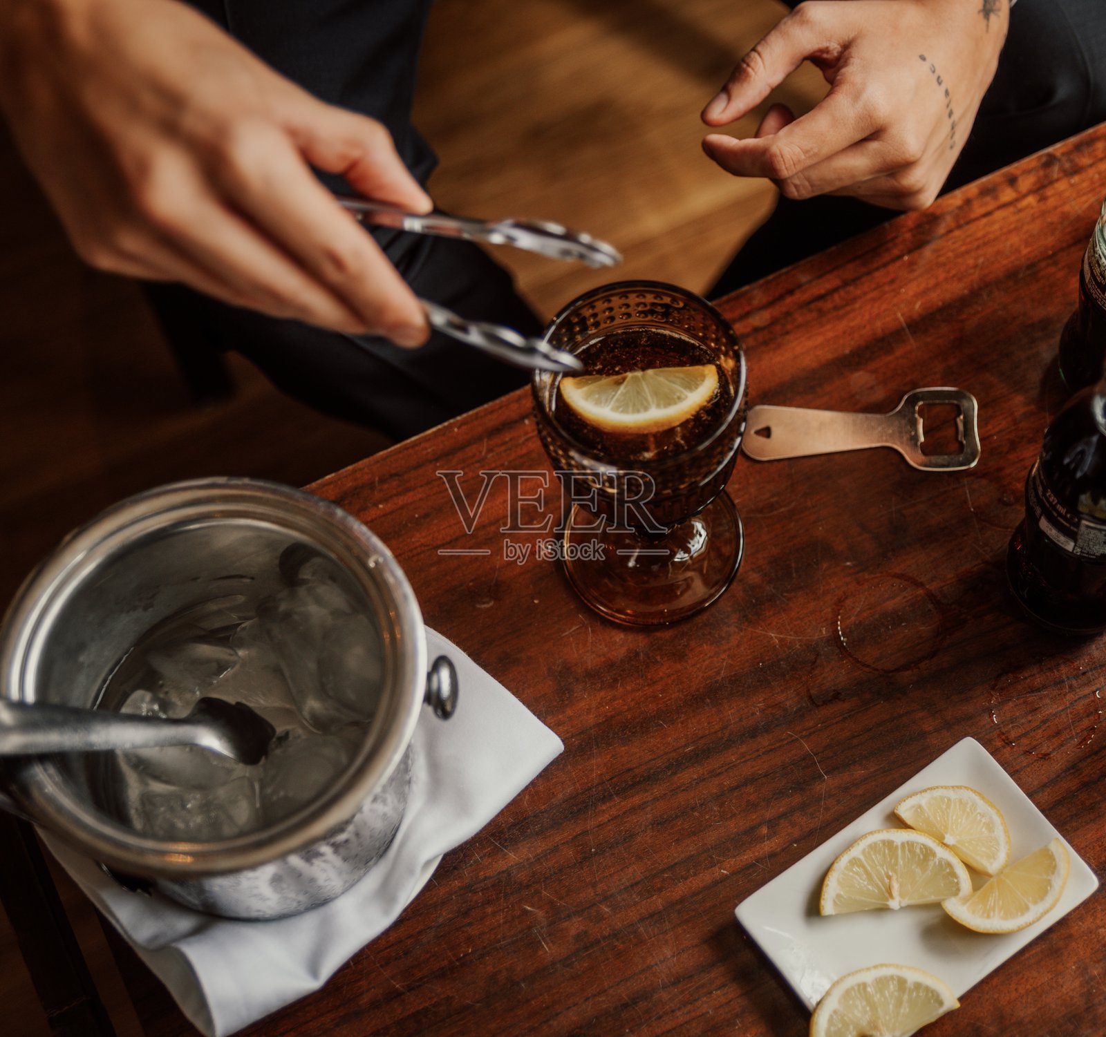 柠檬扭曲照片摄影图片