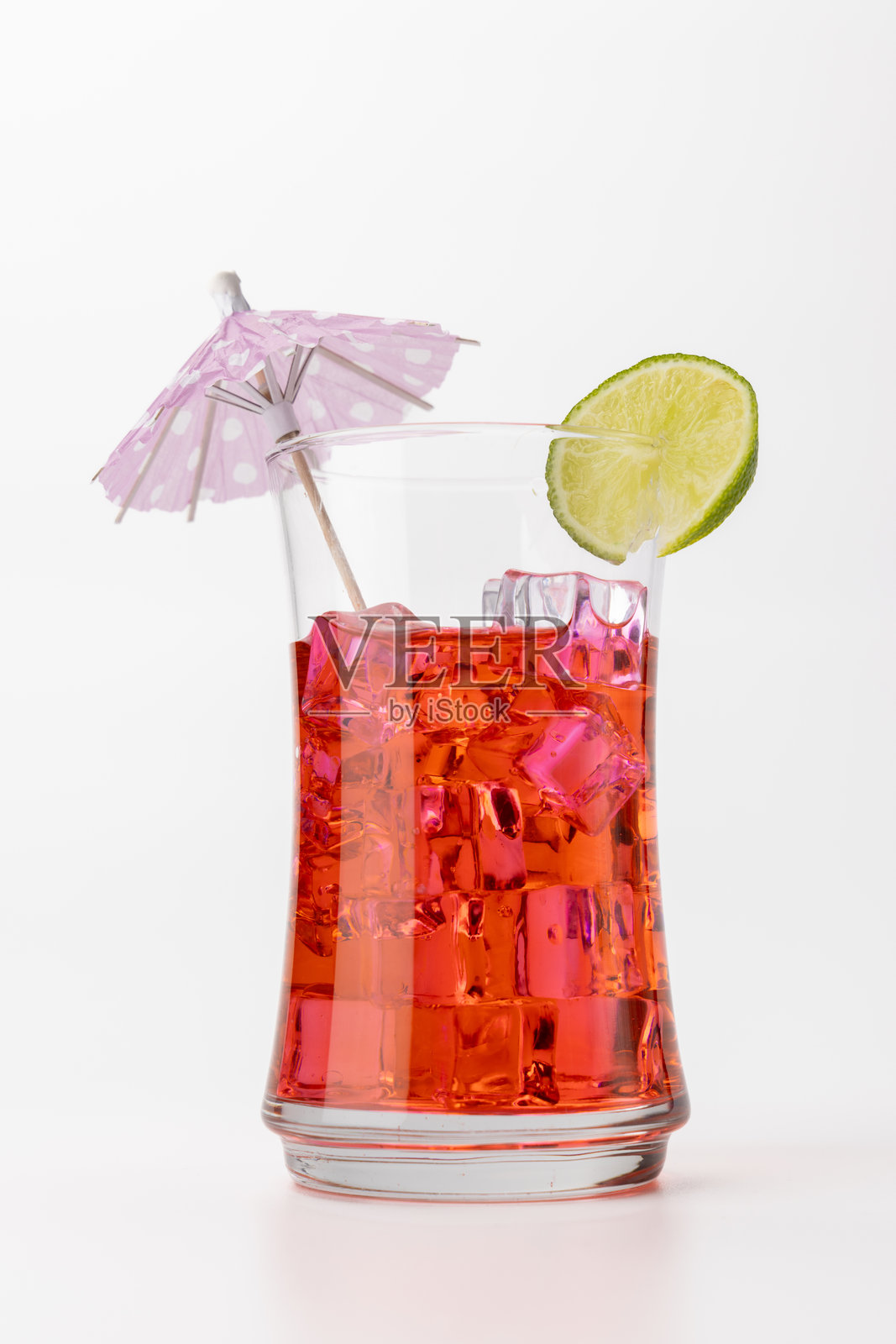 冰镇粉红柠檬水配柠檬装饰照片摄影图片