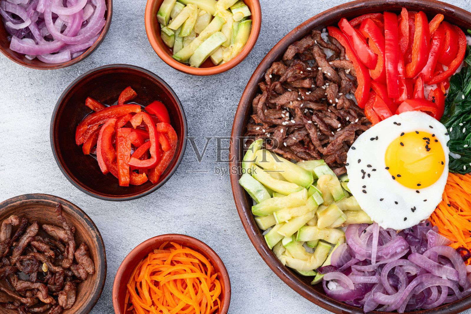 拌饭是传统的韩国食物。亚洲烹饪摄影照片摄影图片