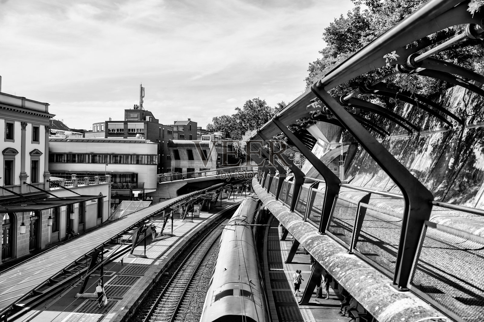 圣地亚哥·卡拉特拉瓦设计的瑞士苏黎世斯塔德霍芬车站的建筑细节照片摄影图片