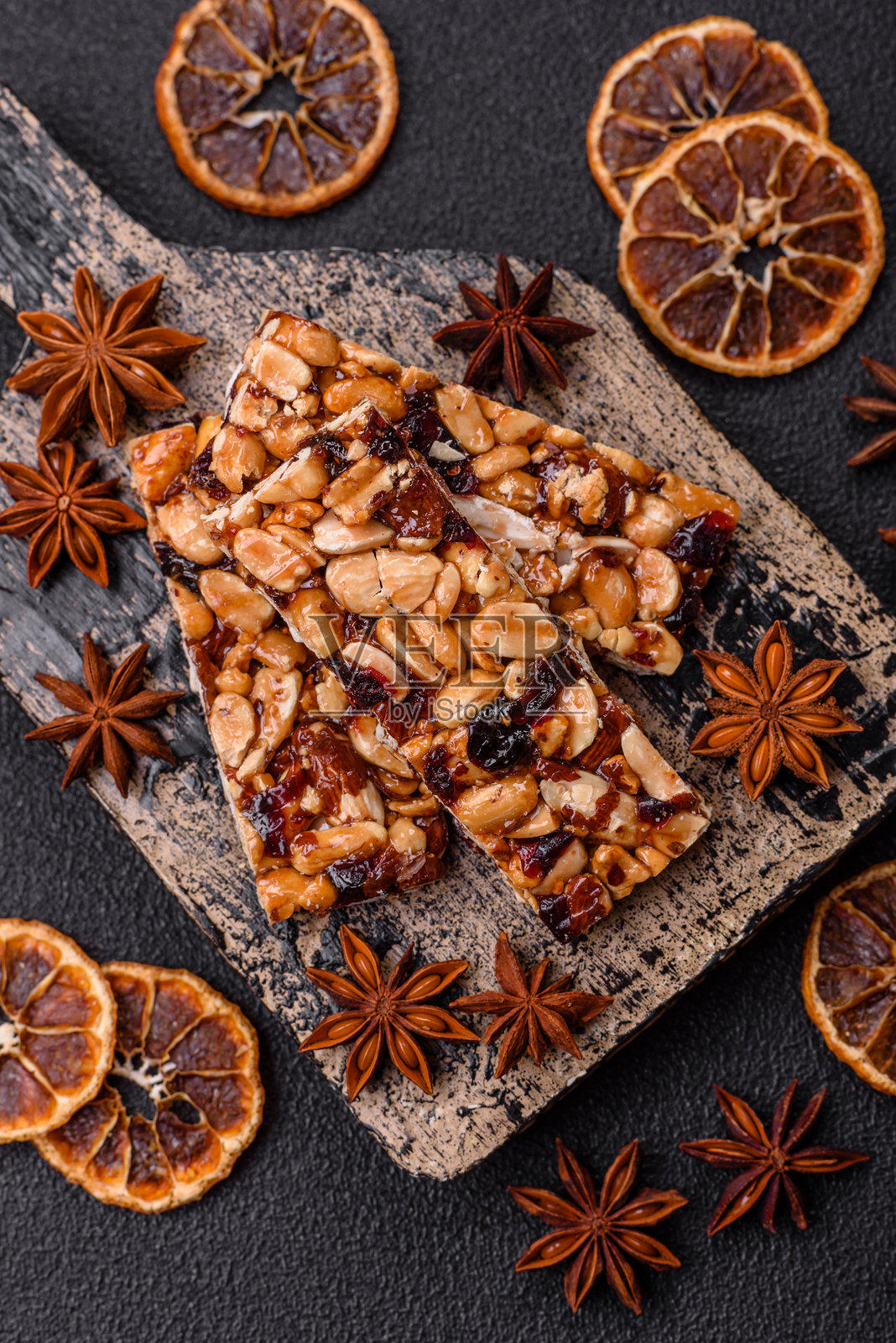 美味甜美的营养棒与坚果，干浆果无麸质照片摄影图片