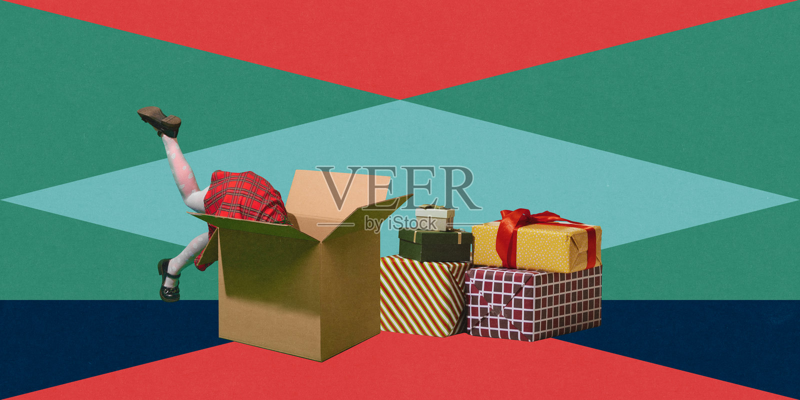 小女孩跳进巨大的礼品盒里。拆开礼物，发现惊喜的激动时刻。复古风格的当代艺术拼贴。照片摄影图片