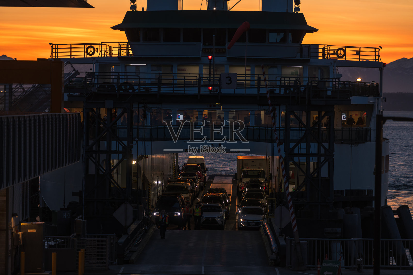 渡船到达照片摄影图片