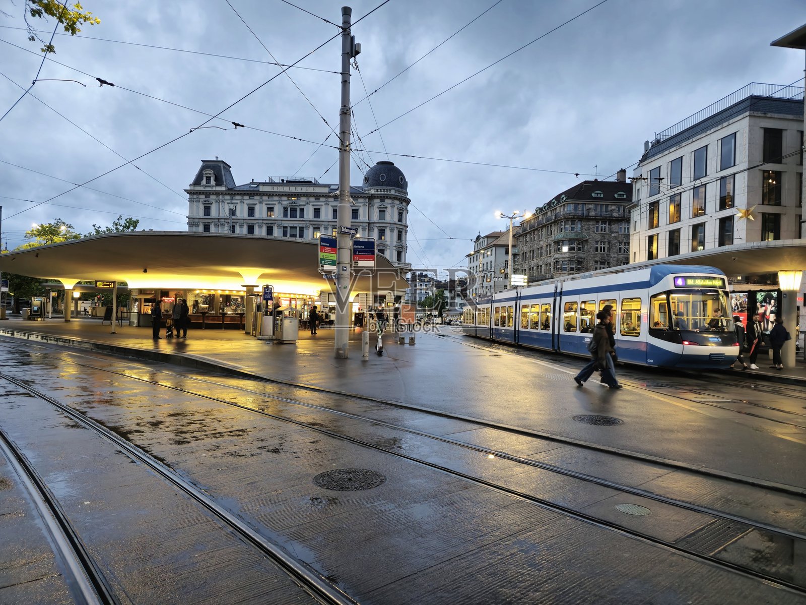 黄昏时分的苏黎世贝尔维尤照片摄影图片