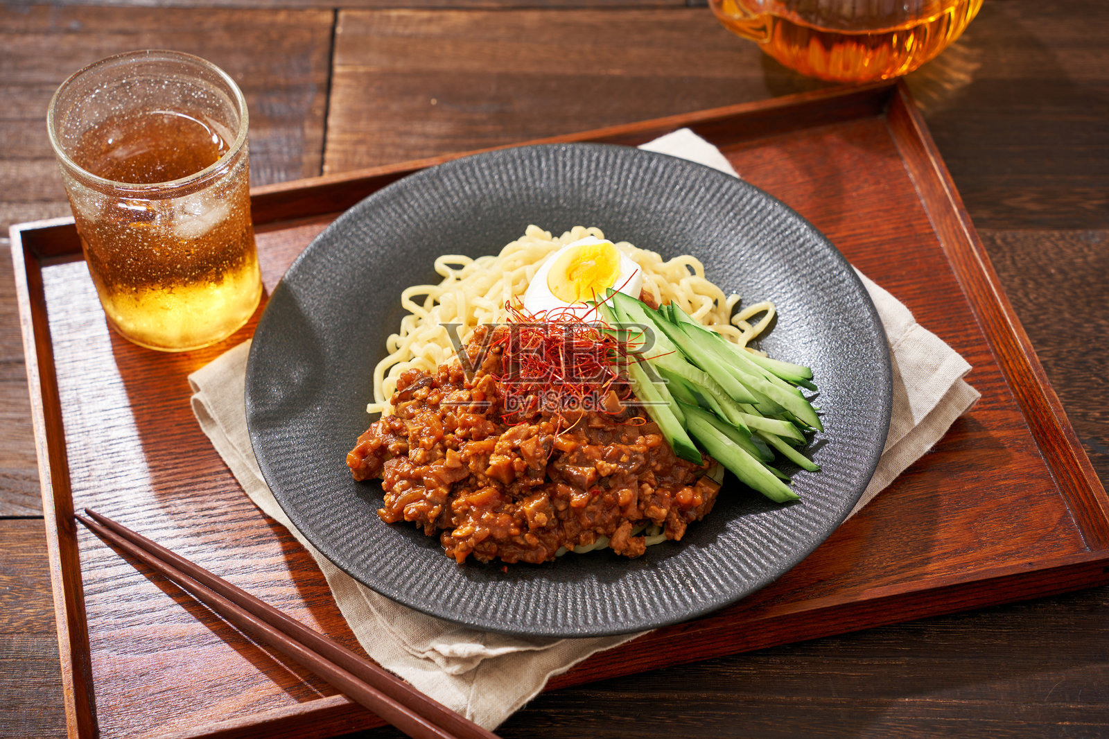 炸酱面(中式炸酱面)照片摄影图片