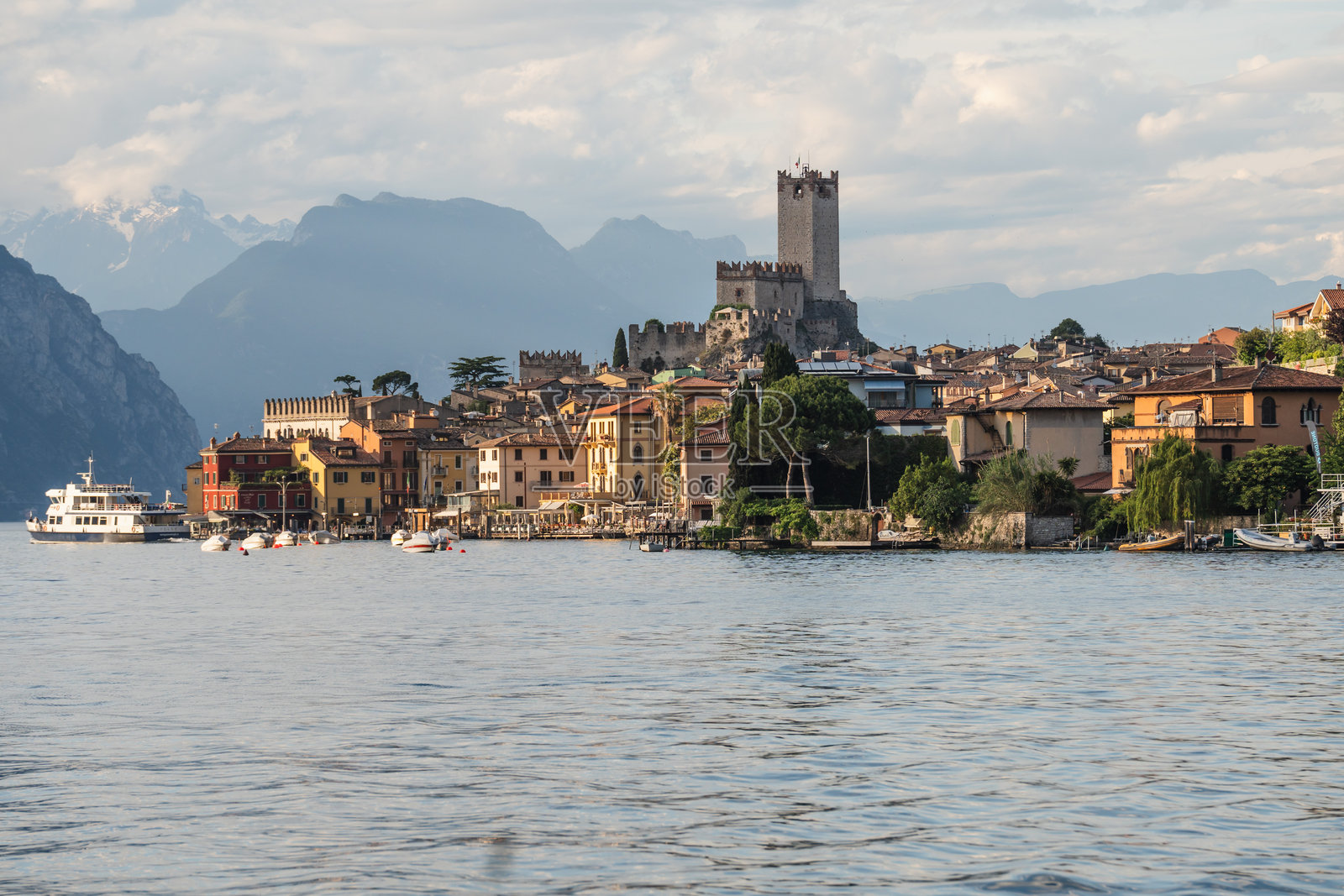 马尔切西内城城堡照片摄影图片