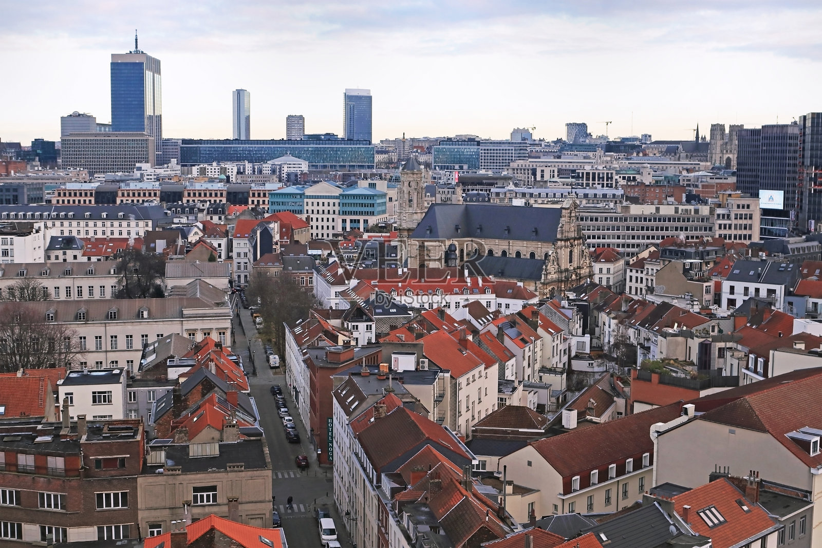 布鲁塞尔的街道和屋顶照片摄影图片