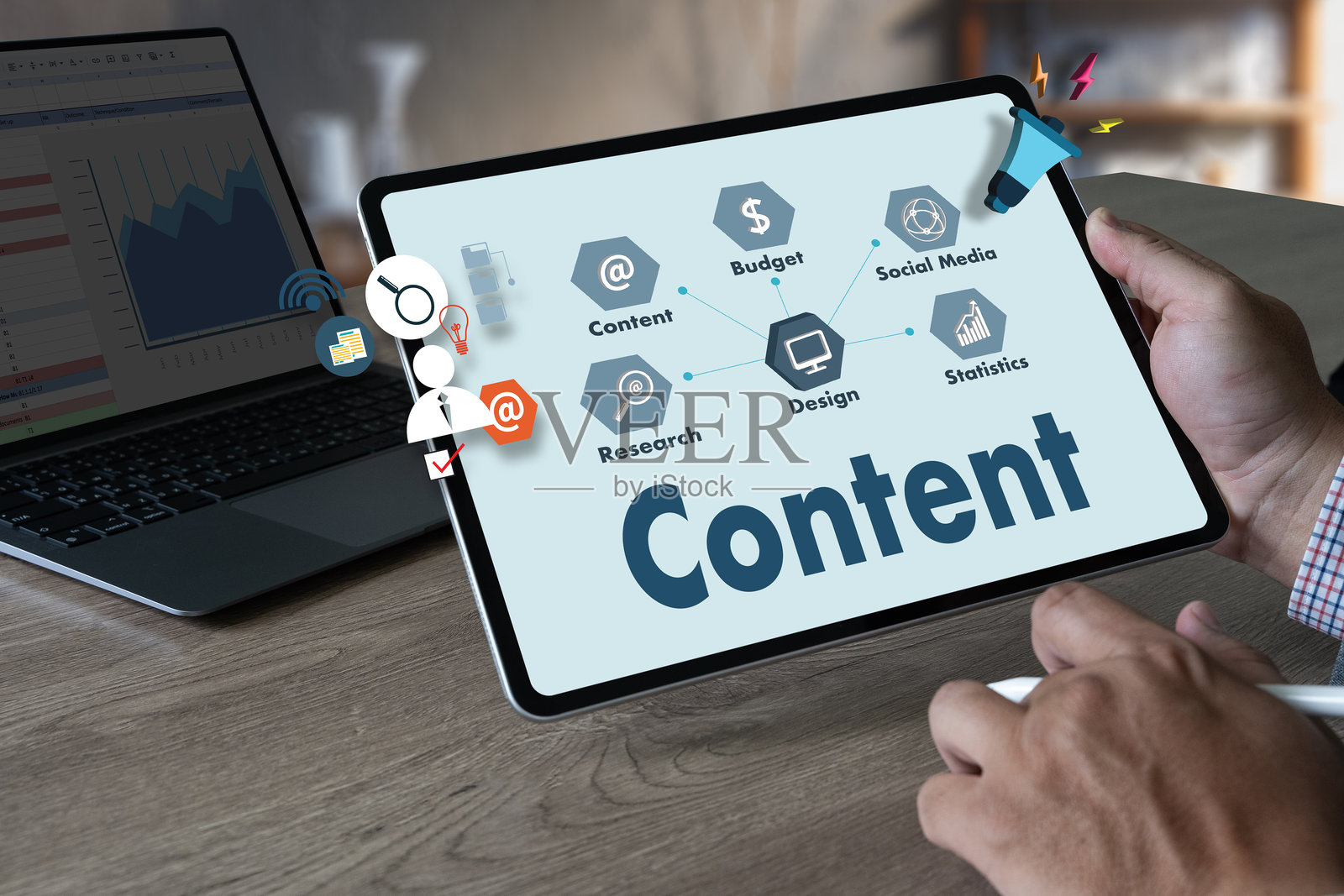 内容创意营销内容数据博客媒体人使用笔记本电脑照片摄影图片