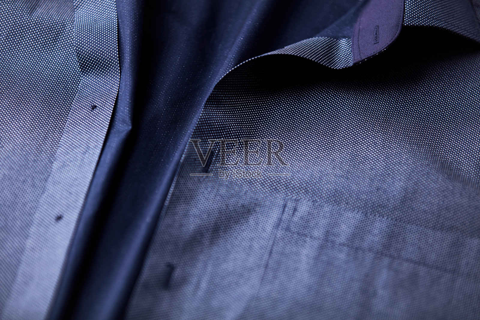 深色男士衬衫的特写。软的焦点。关闭了。副本的空间。照片摄影图片