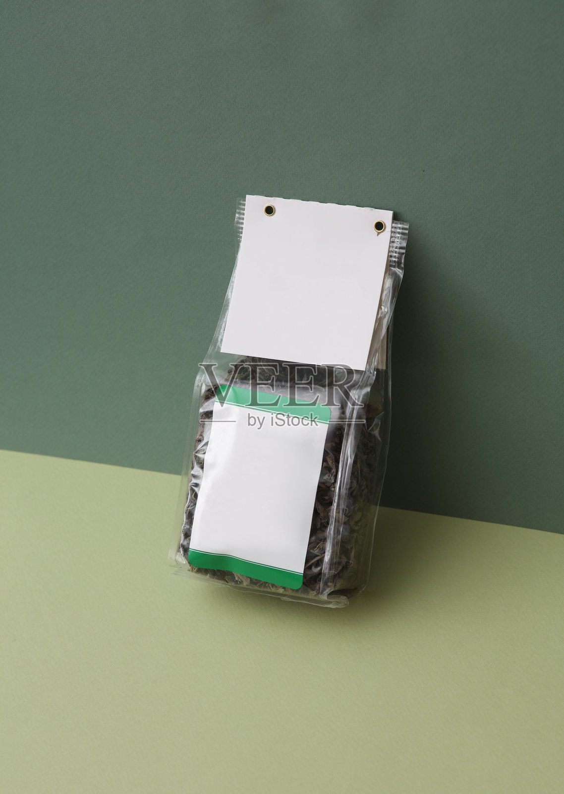 绿色背景的绿茶包装照片摄影图片