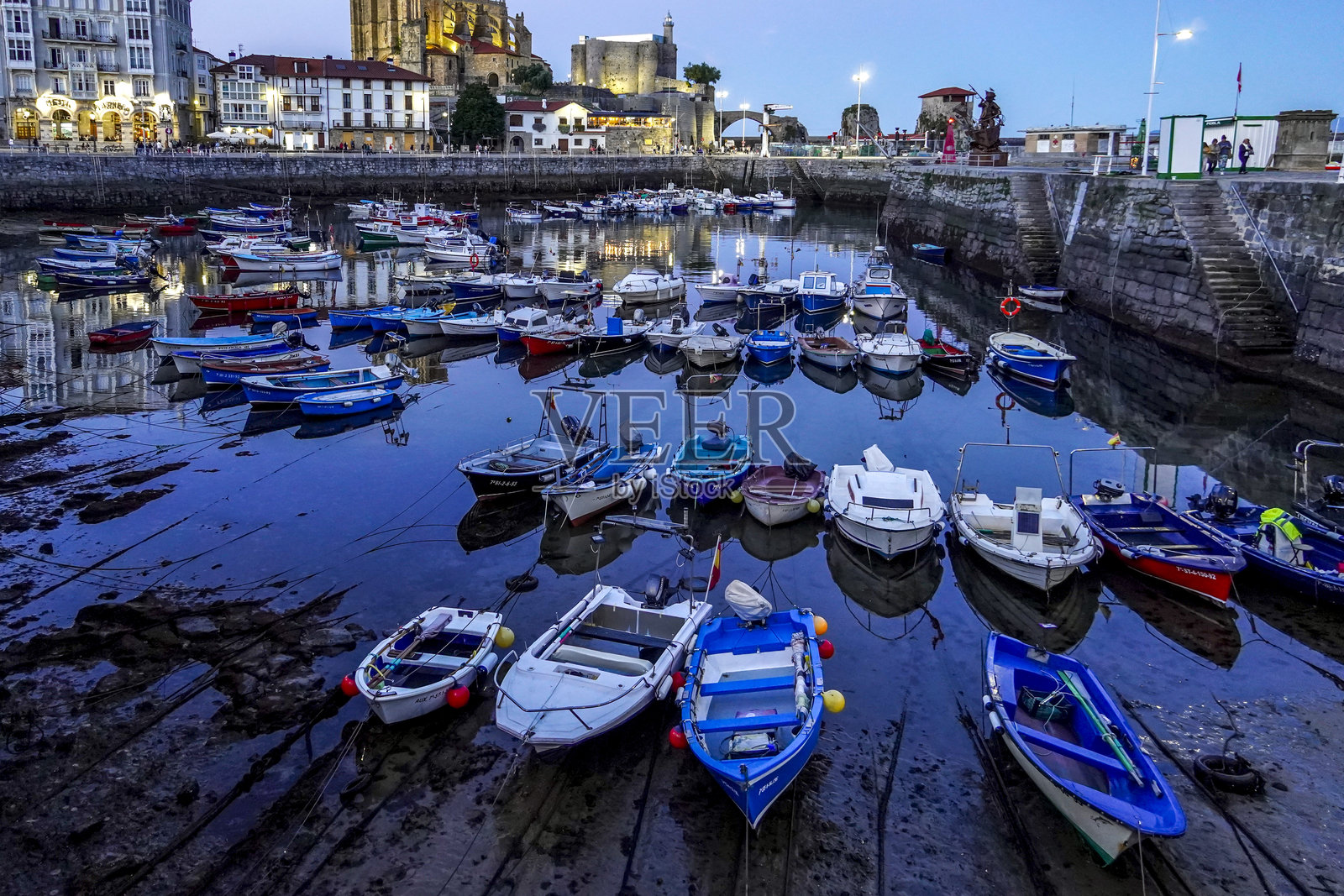 卡斯特罗·乌迪亚莱斯港照片摄影图片