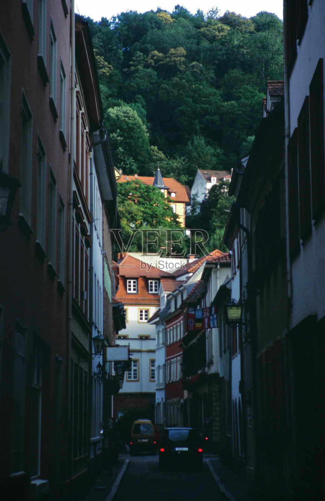 2000年代，海德堡老城迷人的小街道和广场照片摄影图片