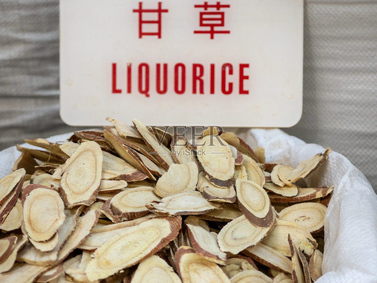 中药店:各种香料和草药照片摄影图片