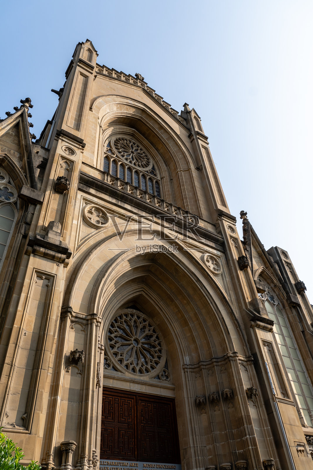 圣母无原罪大教堂是一座天主教教堂，位于西班牙巴斯克地区维多利亚洛瓦纳地区的中心。照片摄影图片
