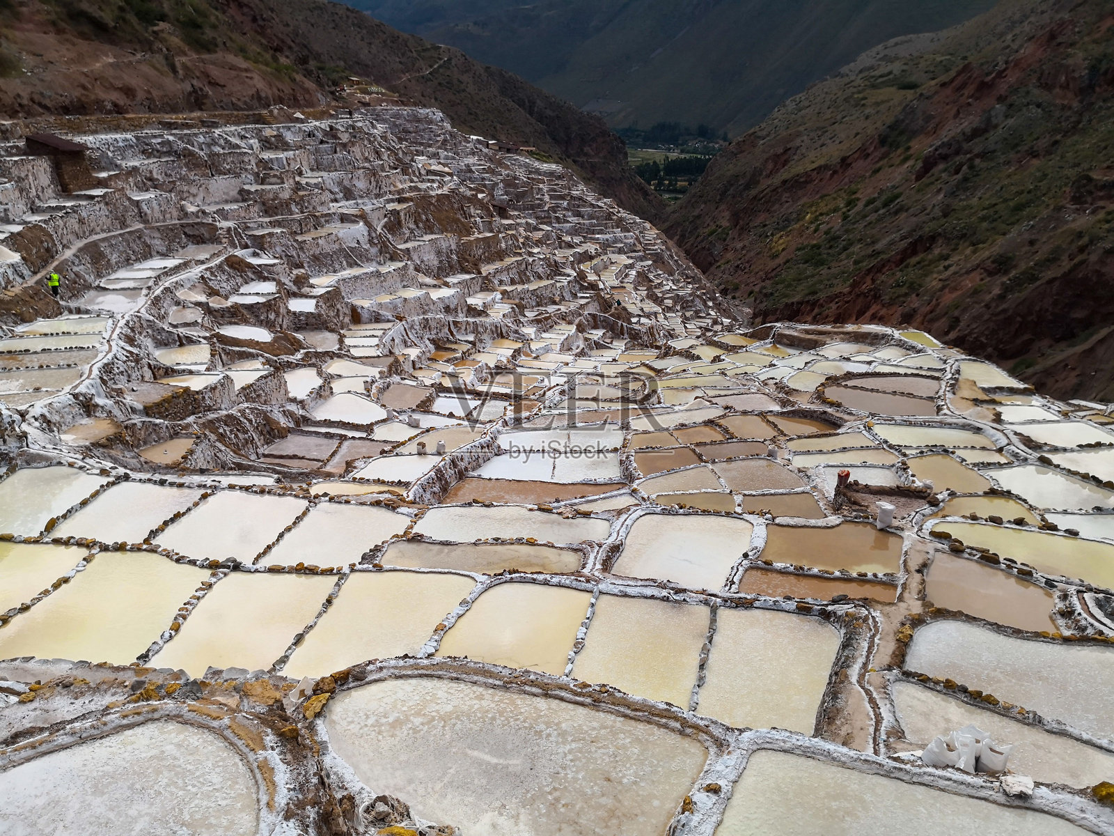 秘鲁马拉斯盐矿的鸟瞰图照片摄影图片