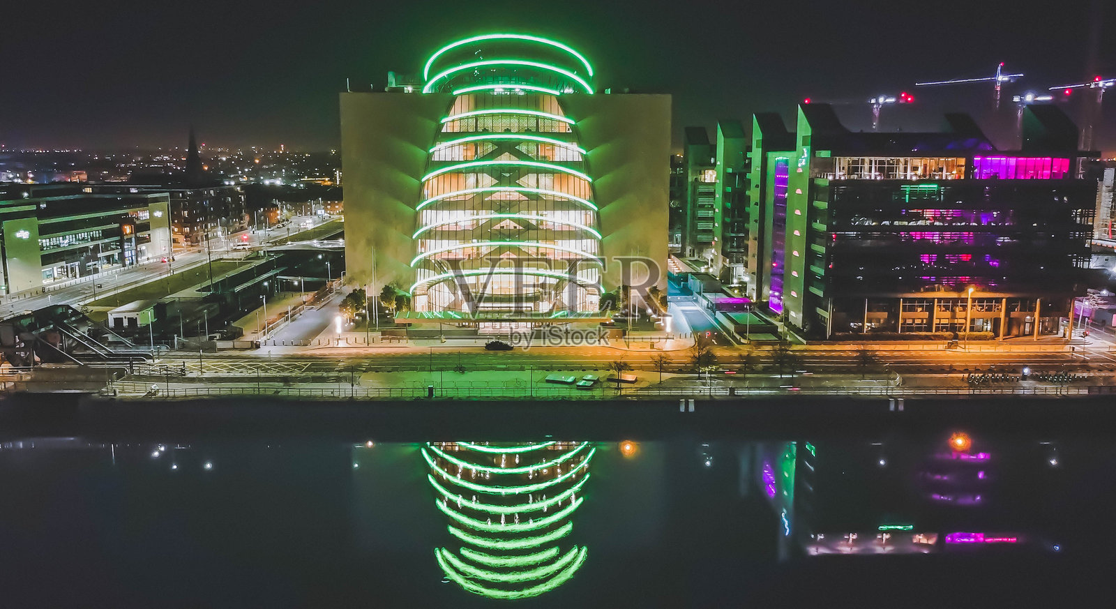 都柏林的长时间曝光夜景拍摄照片摄影图片