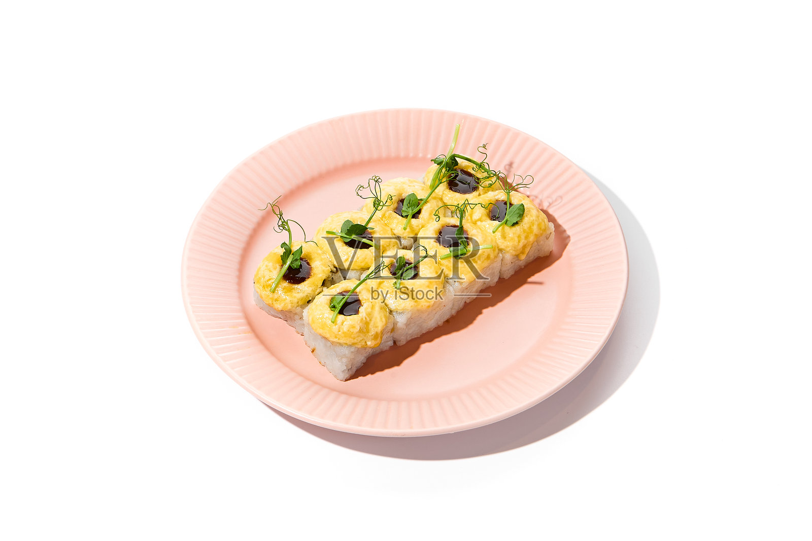 芝士焗寿司卷配鱼木酱风味日本料理照片摄影图片