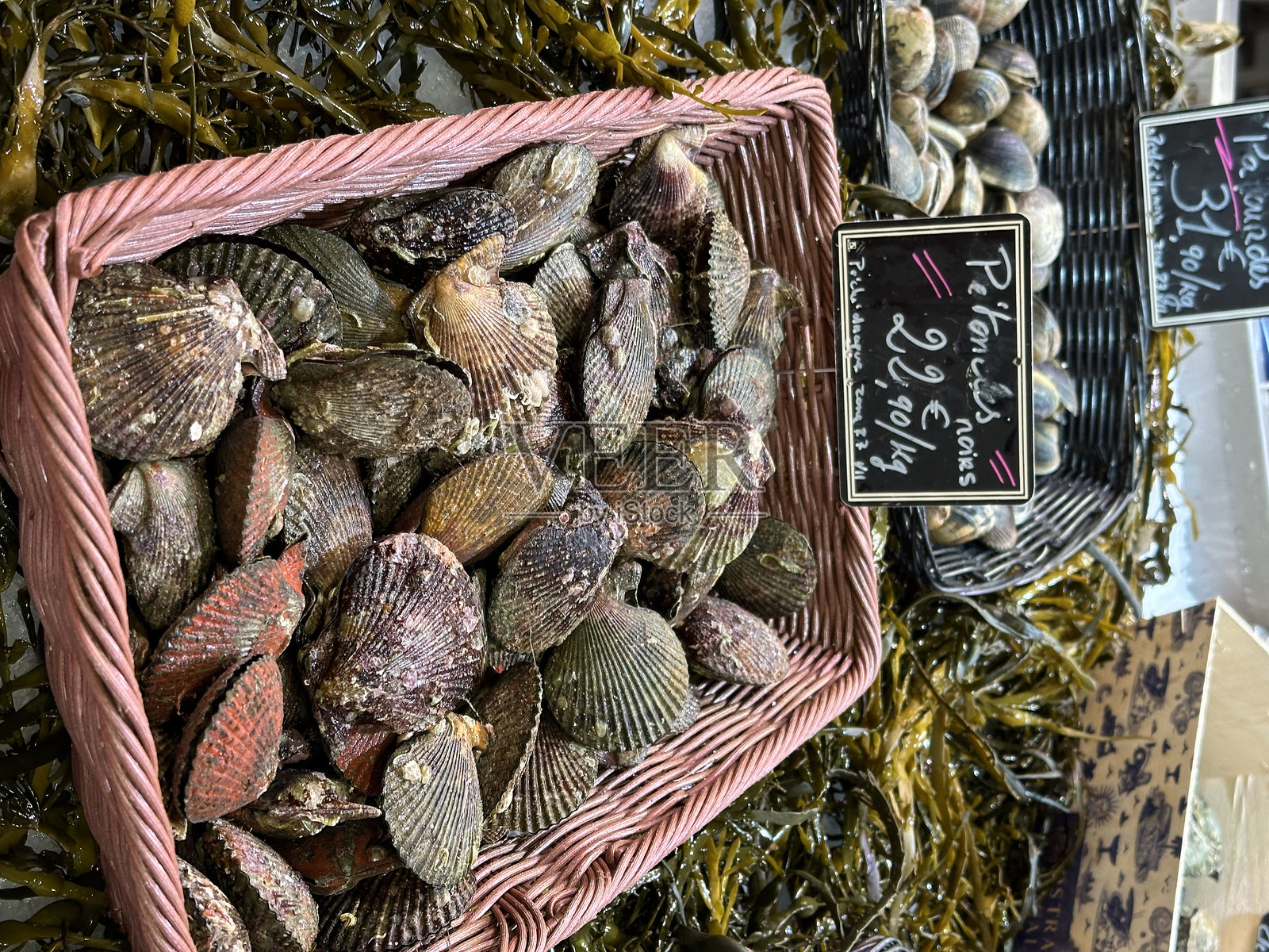在波尔多的一个法国市场展出的珀通克勒斯照片摄影图片