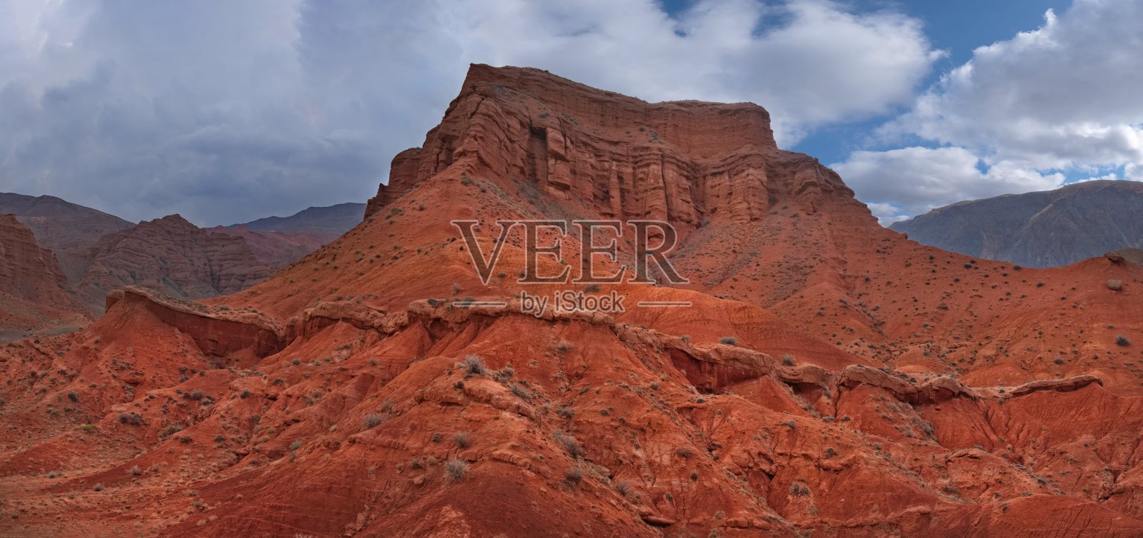 吉尔吉斯斯坦的红色峡谷照片摄影图片