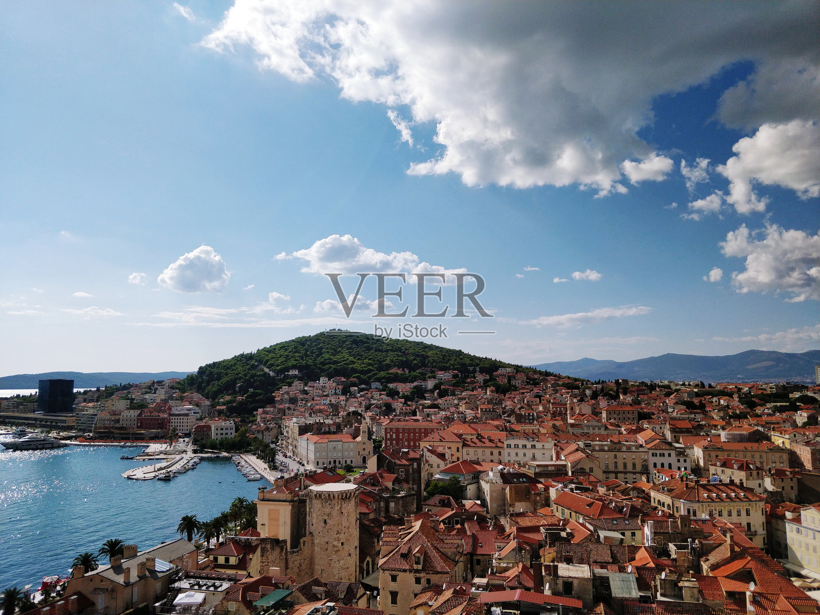 高角度俯瞰城市景观与天空照片摄影图片