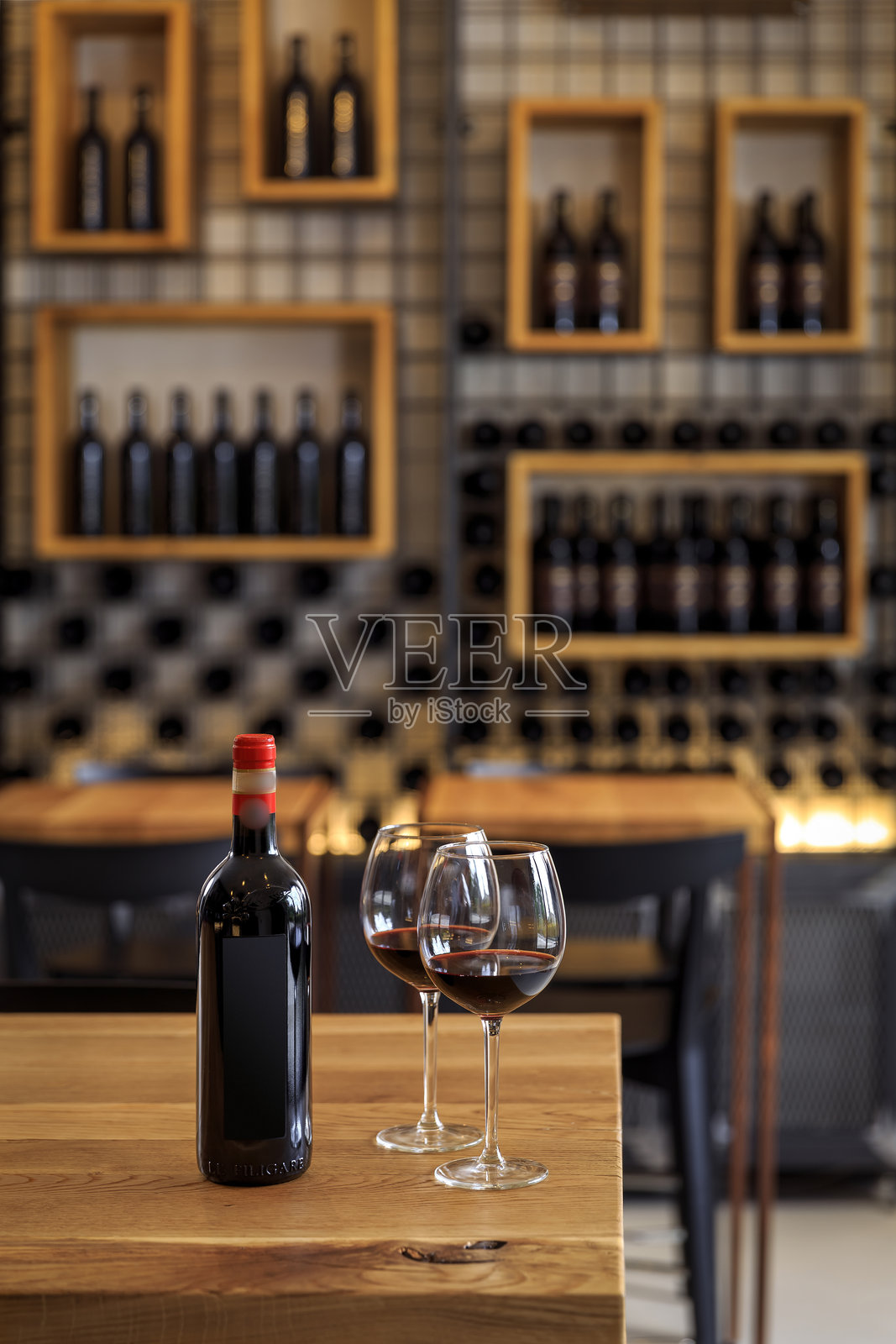 酒窖中的木制酒桶照片摄影图片