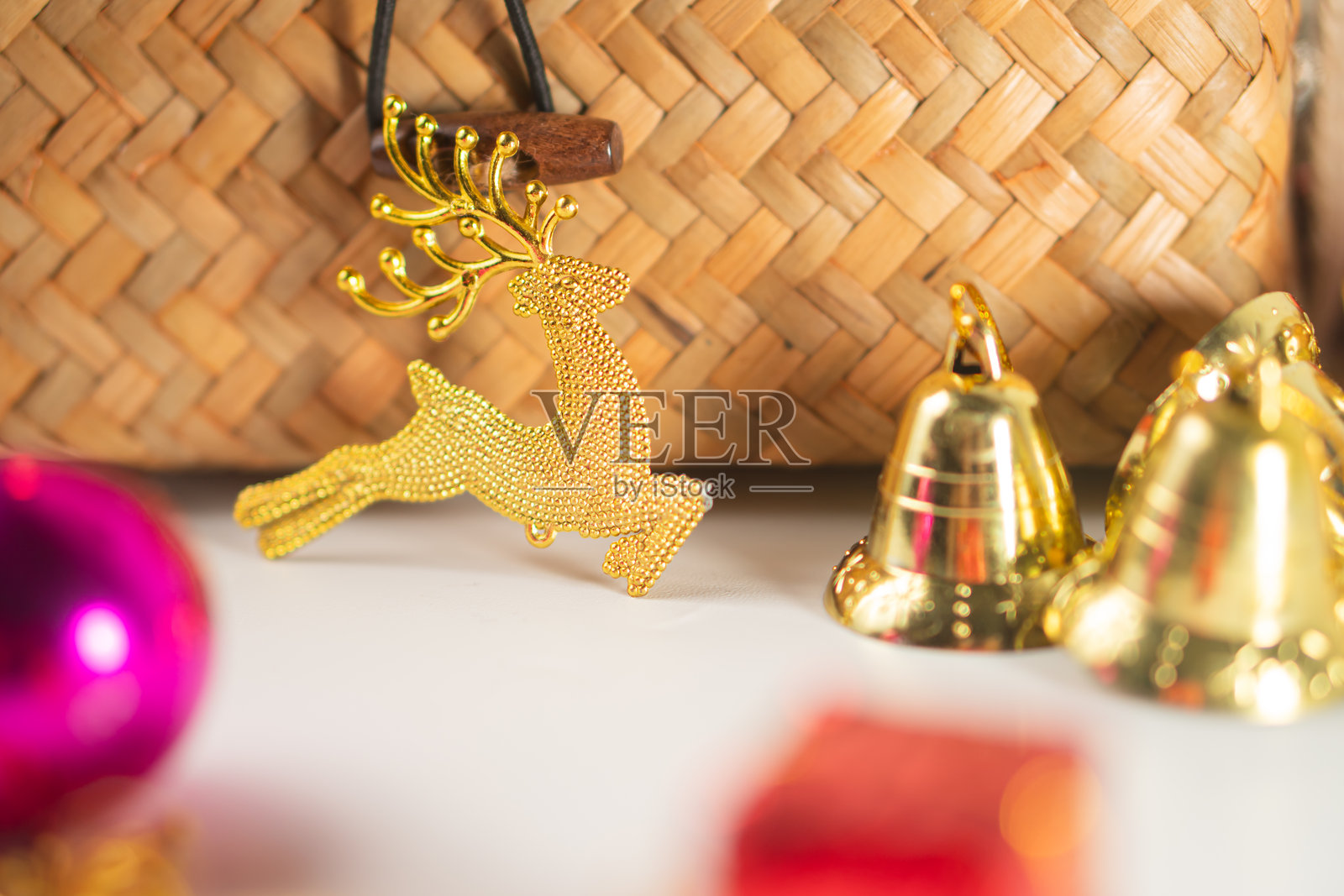 节日圣诞装饰品和礼品照片摄影图片