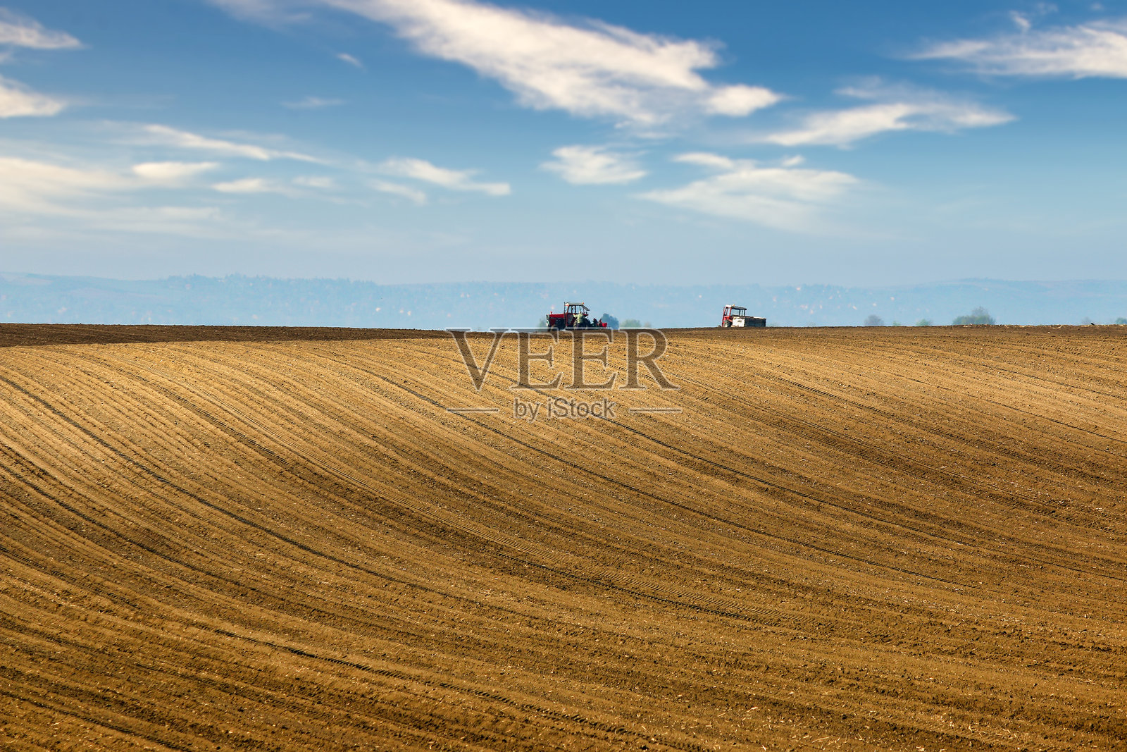 耕作的田野风景，秋季，农业照片摄影图片