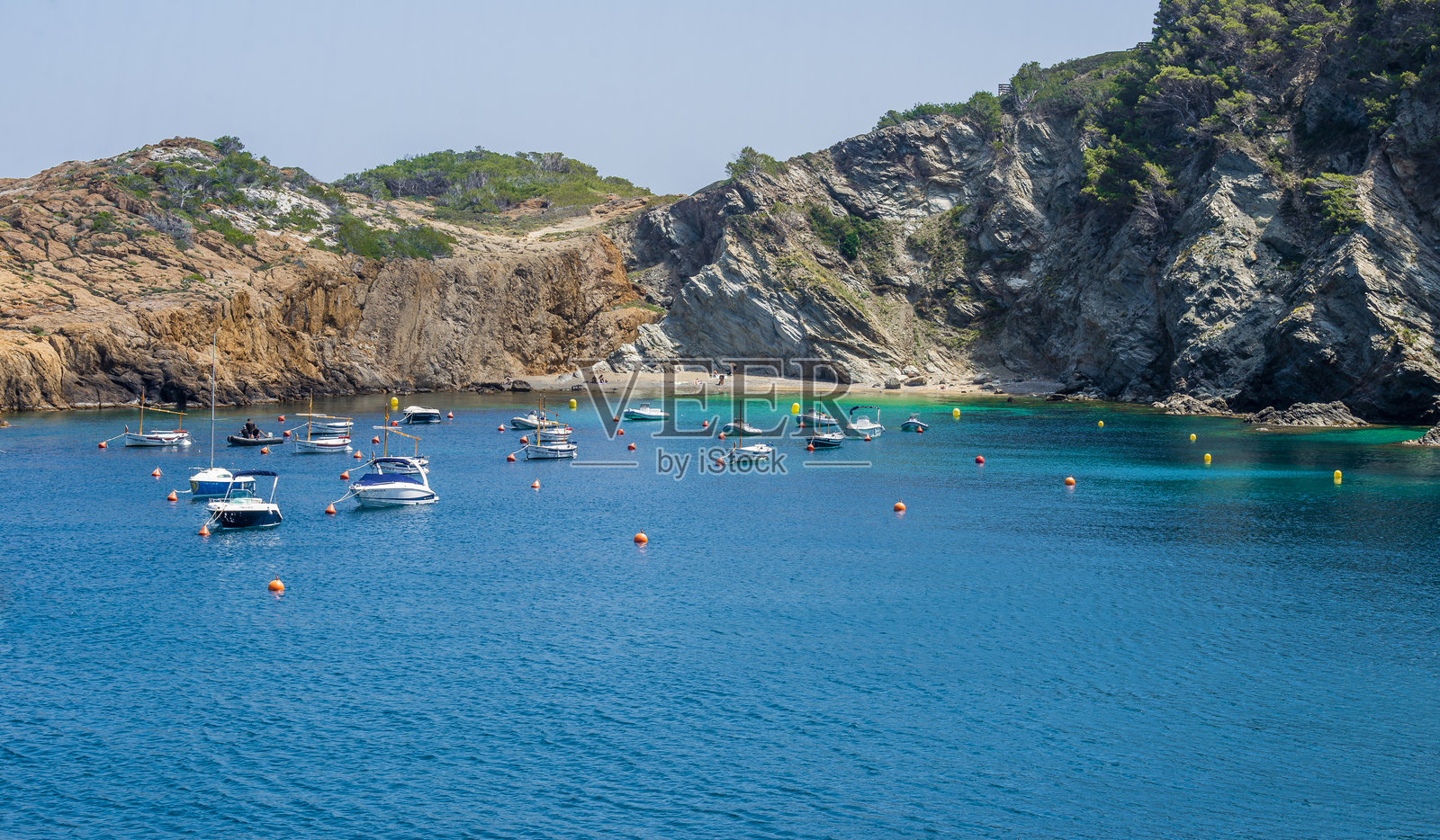 西班牙加泰罗尼亚贝古尔的萨图纳海湾和艾瓜弗雷达海湾照片摄影图片