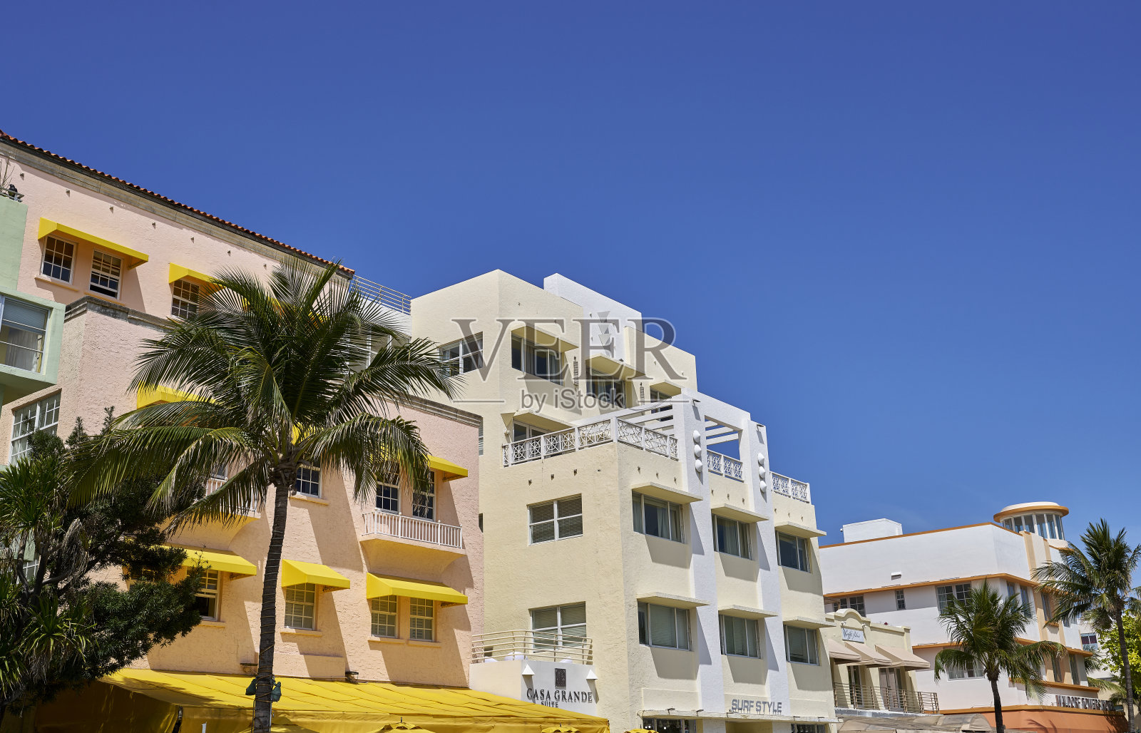 迈阿密，佛罗里达州 - 2024年3月19日 - 海洋大道上的梦幻外观：白天场景照片摄影图片