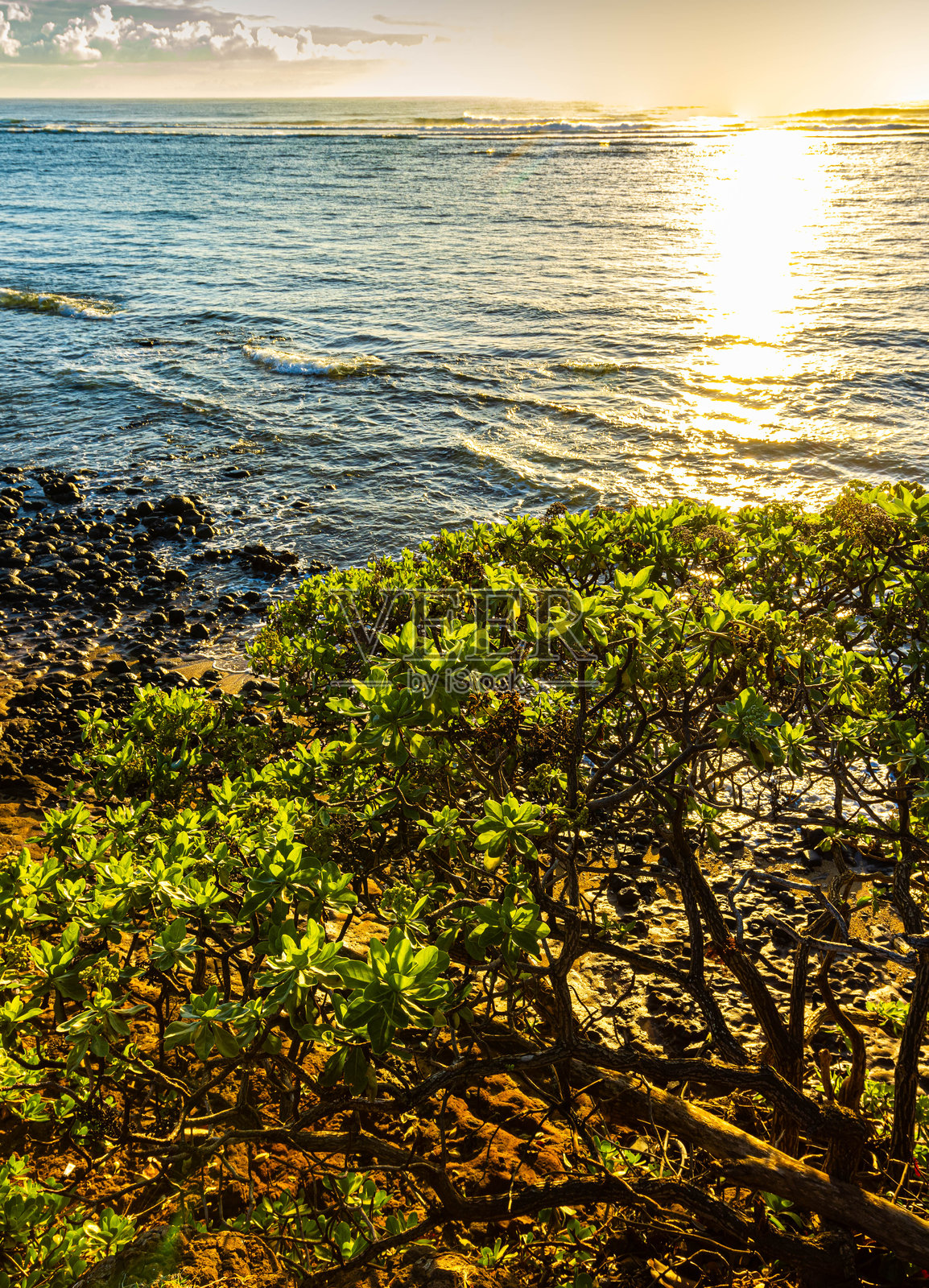 从凯基亚点看太平洋上多云的日出照片摄影图片