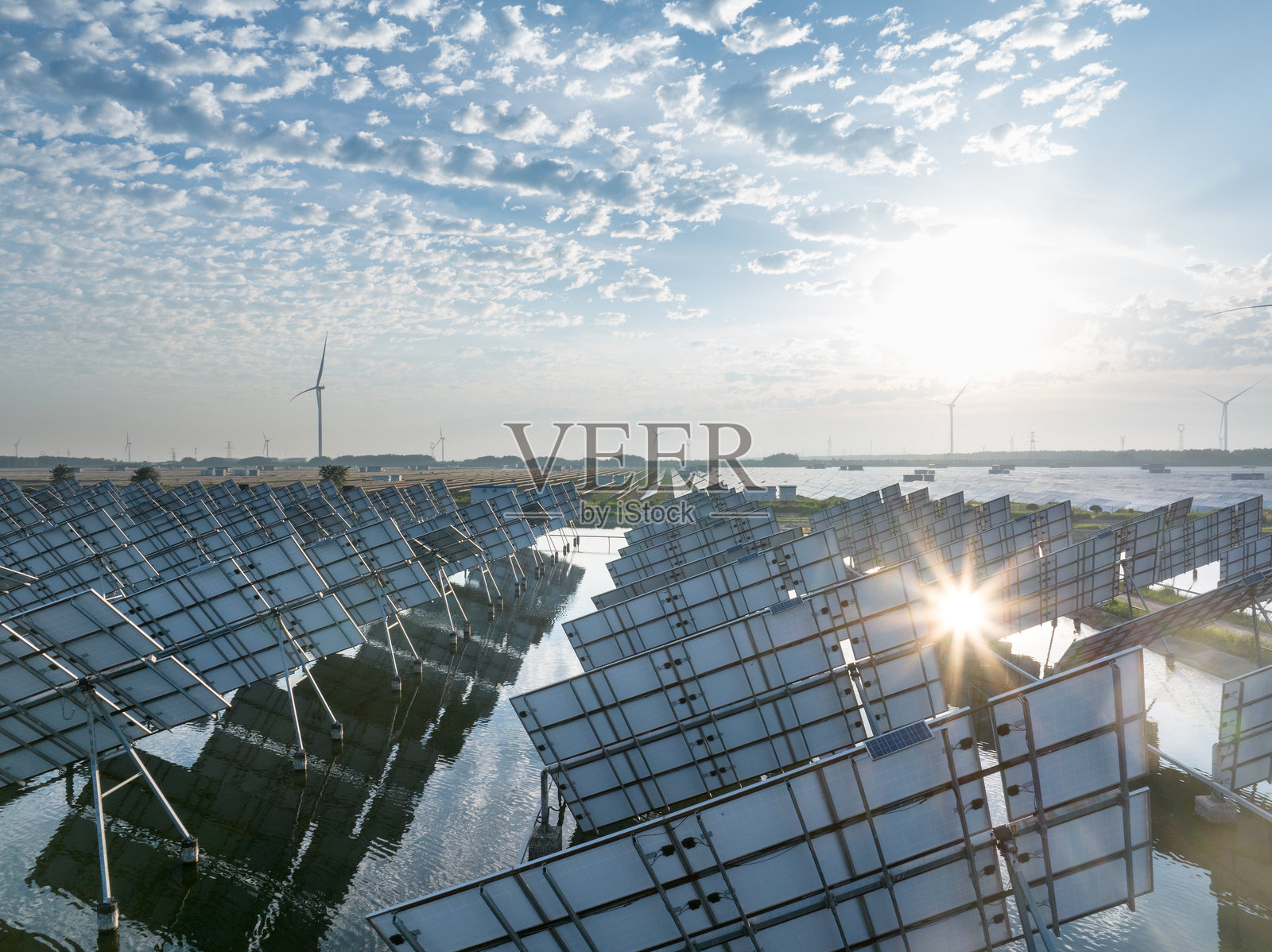 光伏发电站和风能风力发电风车照片摄影图片