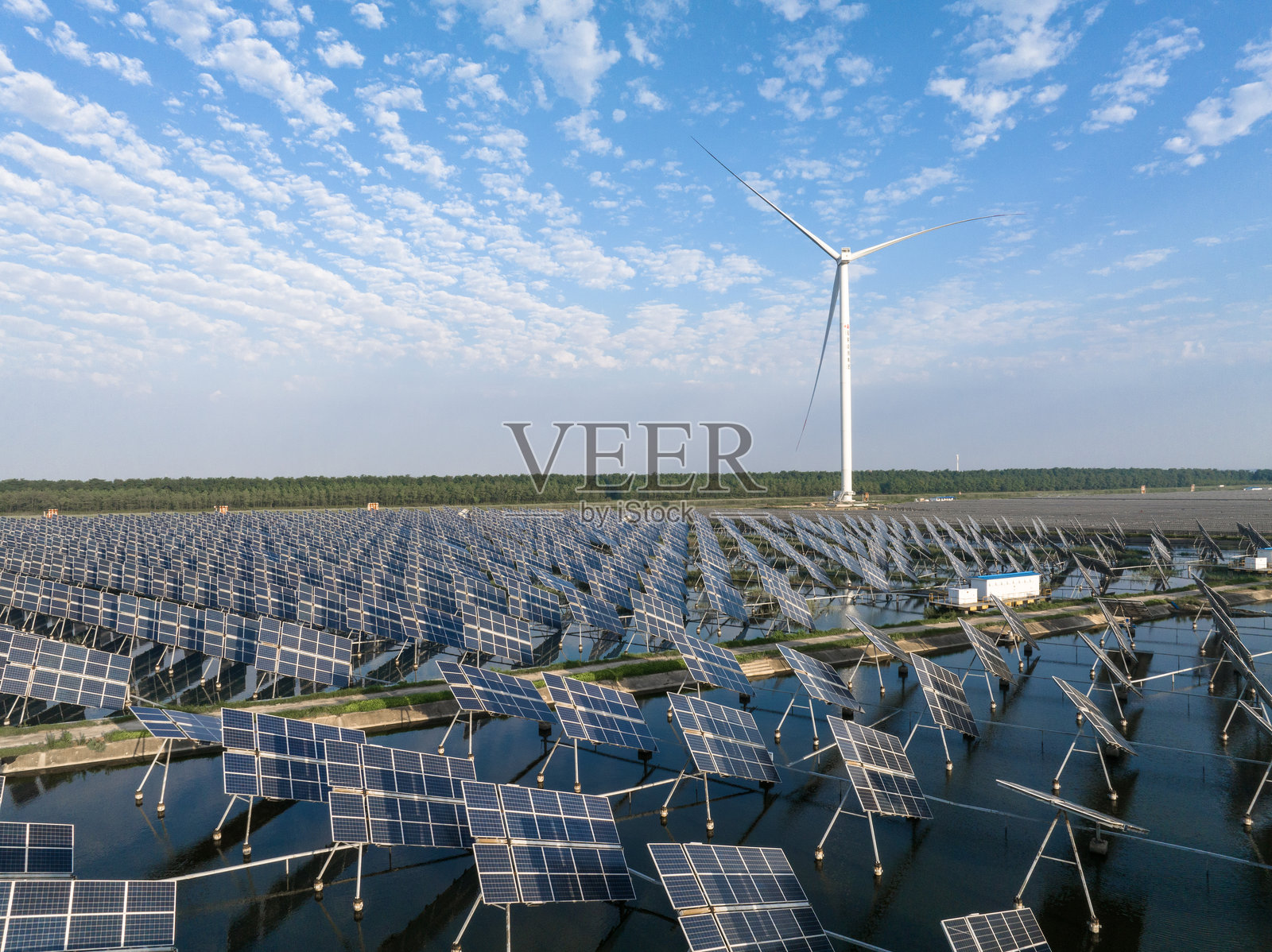 光伏发电站和风能风力发电风车照片摄影图片