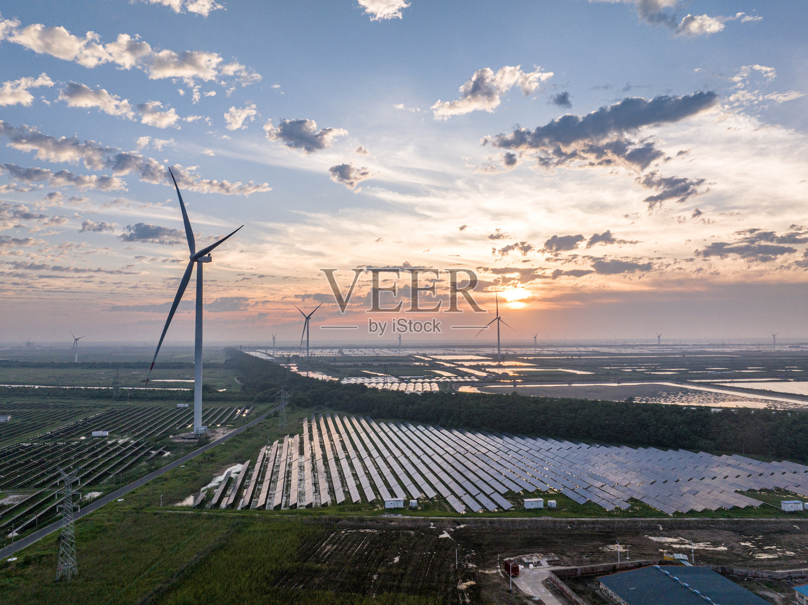光伏发电站和风能风力发电风车照片摄影图片