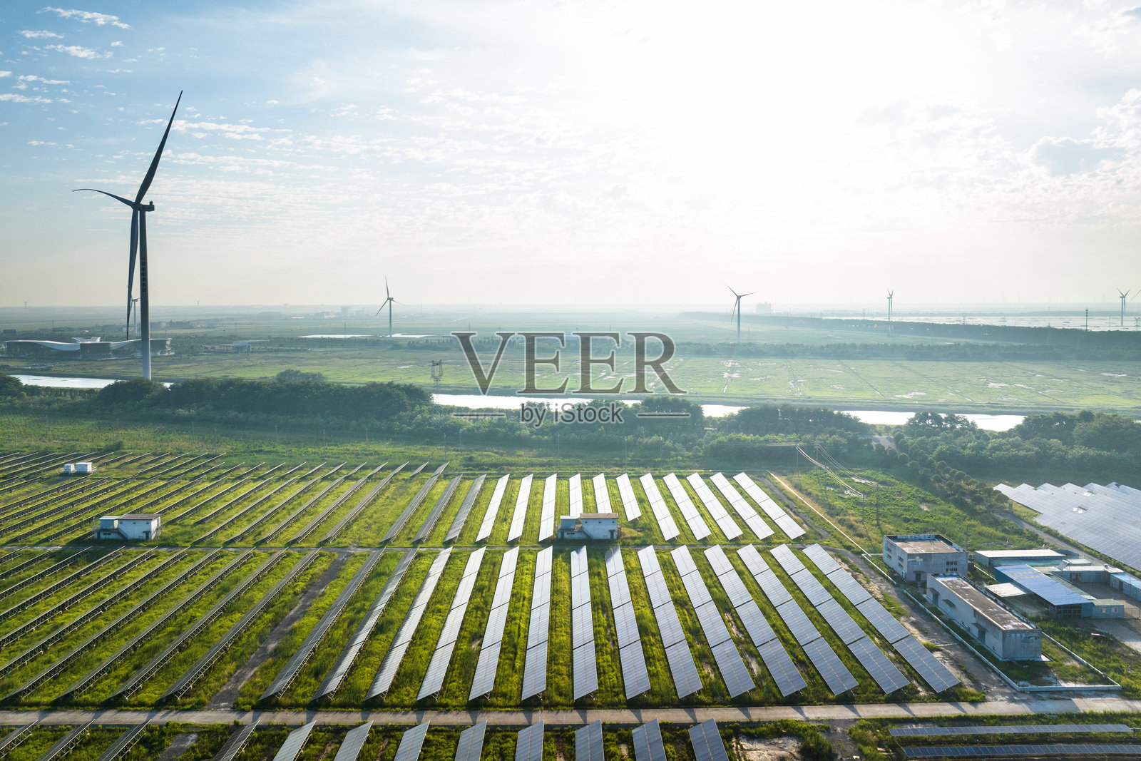 光伏发电站和风能风力发电风车照片摄影图片