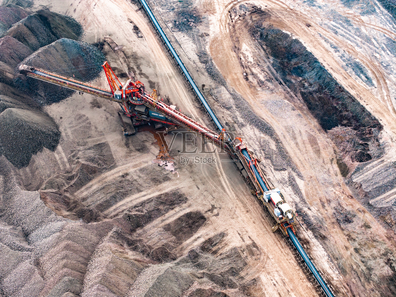 露天铁矿俯瞰照片摄影图片