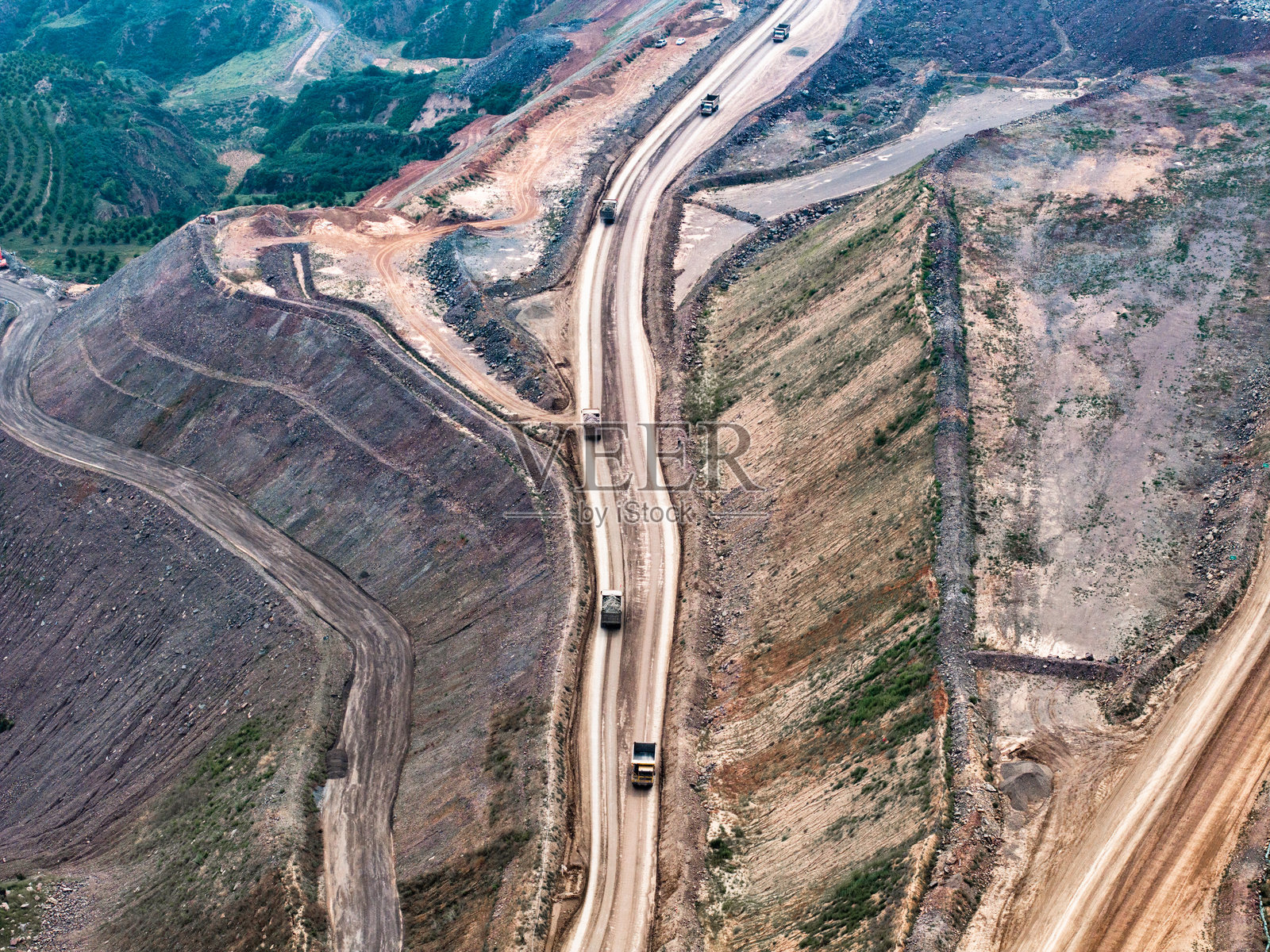 露天铁矿俯瞰照片摄影图片