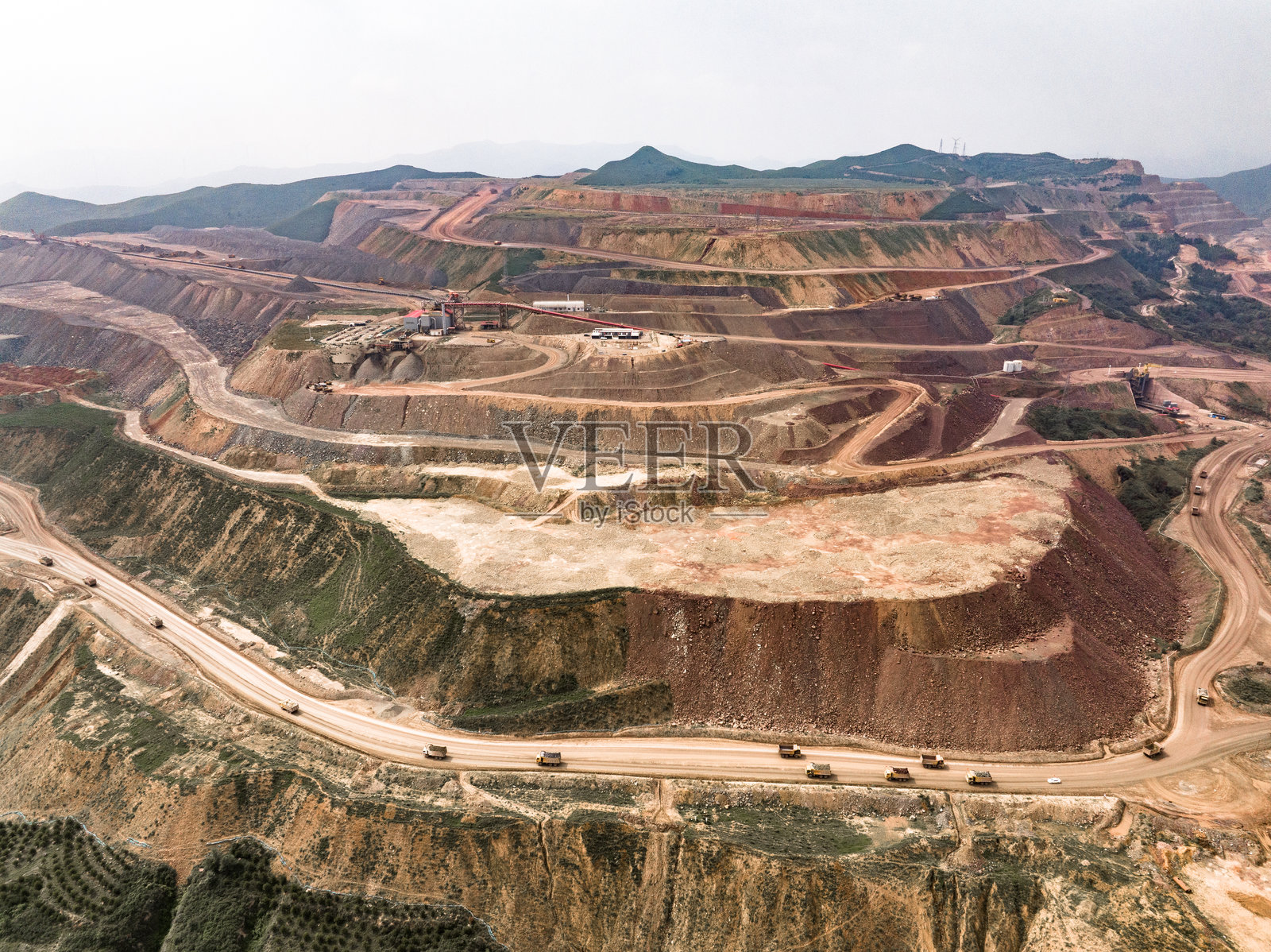 露天铁矿俯瞰照片摄影图片