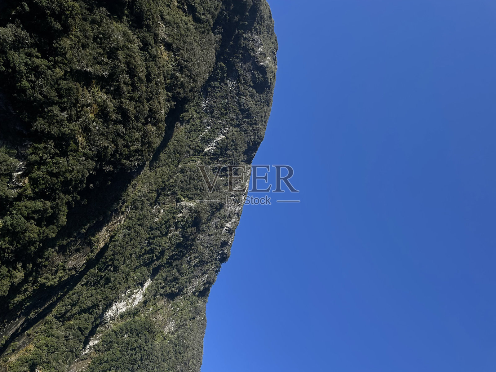 深绿色的山脉照片摄影图片