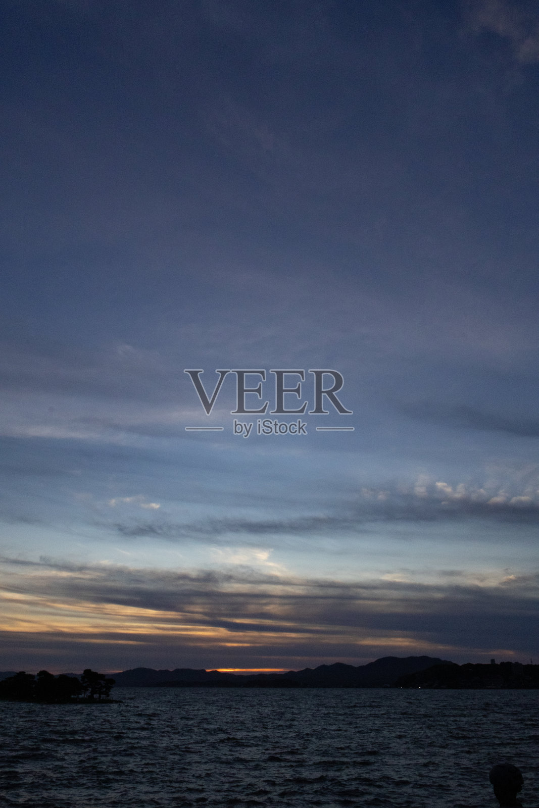 湖上的美丽日落照片摄影图片